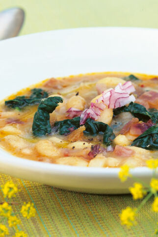 Bohnensuppe mit Kohl nach Art von Iolanda Bohnensuppe mit Kohl nach Art von Iolanda