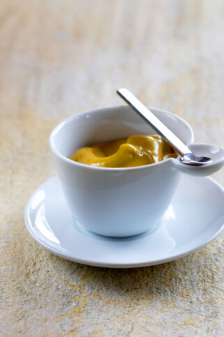 Scharfer feiner Senf Scharfer feiner Senf