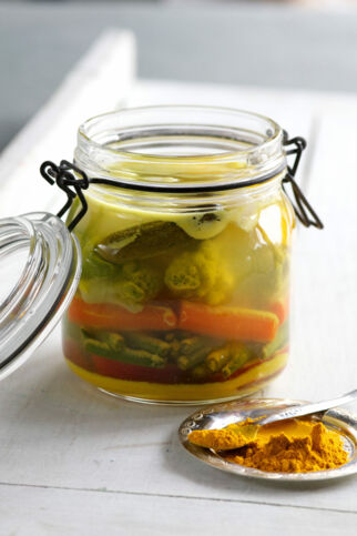 Piccalilly (pikantes Senfgemüse) Piccalilly (pikantes Senfgemüse)