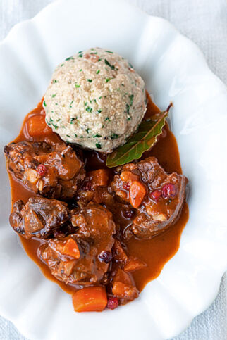 Hirschgulasch mit Möhren Hirschgulasch mit Möhren