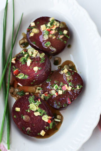 Gebackene Rote Beten mit Apfelvinaigrette & Kürbiskernen Gebackene Rote Beten mit Apfelvinaigrette & Kürbiskernen