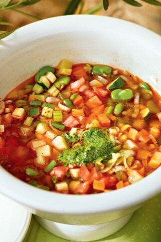Gemüsesuppe mit Basilikumpaste Gemüsesuppe mit Basilikumpaste