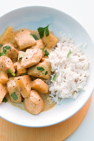 Thailändisches Hähnchencurry mit Kokosmilch Thailändisches Hähnchencurry mit Kokosmilch