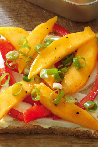 Tramezzini mit Mango und Mozzarella Tramezzini mit Mango und Mozzarella