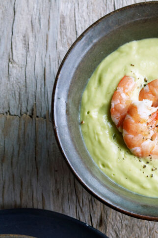Avocadosuppe mit Garnelen Avocadosuppe mit Garnelen