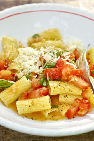 Rigatoni mit frischer Tomatensauce Rigatoni mit frischer Tomatensauce