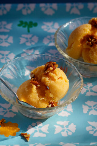 Aprikoseneis mit Mandelkrokant Aprikoseneis mit Mandelkrokant