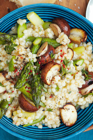 Graupenrisotto mit Spargel und Champignons Graupenrisotto mit Spargel und Champignons