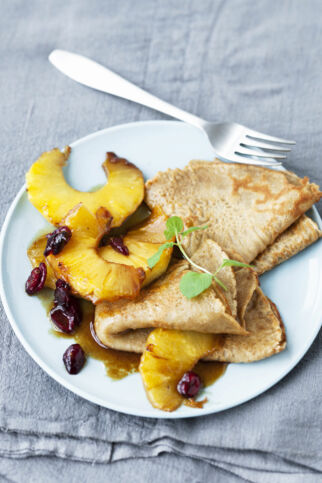 Crêpes mit karamellisierter Ananas
