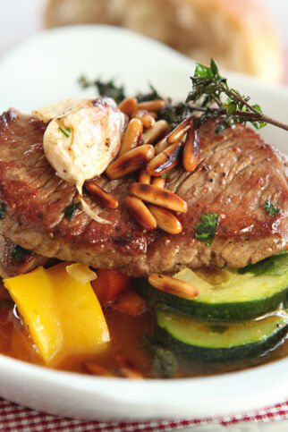 Gebratene Lammkeule mit Ratatouille