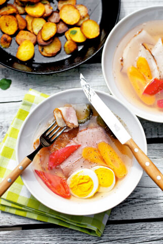Tellersülze mit Bratkartoffeln Tellersülze mit Bratkartoffeln