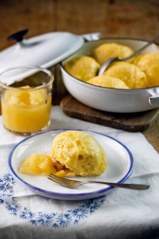 Dampfnudeln mit Quittensauce Dampfnudeln mit Quittensauce