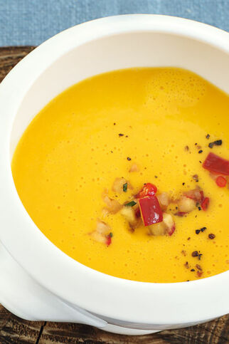 Kürbissüppchen mit Apfel und Walnuss Kürbissüppchen mit Apfel und Walnuss