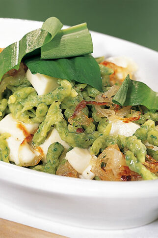 Bärlauchspätzle mit Mozzarella Bärlauchspätzle mit Mozzarella