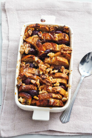 Brotauflauf mit Pflaumen Brotauflauf mit Pflaumen