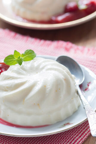 Joghurtmousse mit Kompott Joghurtmousse mit Kompott