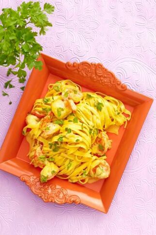 Safran-Nudeln mit Riesengarnelen Safran-Nudeln mit Riesengarnelen