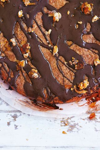 Honigkuchentorte mit Walnussfüllung Honigkuchentorte mit Walnussfüllung