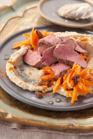 Lamm mit Möhrensalat und Hummus Lamm mit Möhrensalat und Hummus