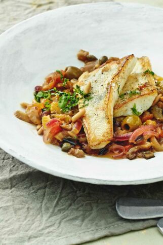 Caponata mit gebratenem Fisch Caponata mit gebratenem Fisch