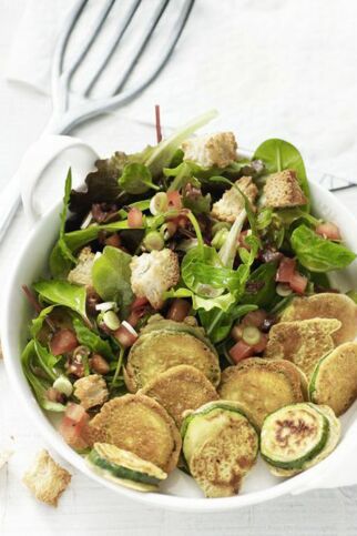 Sommersalat mit Zucchini-Piccata Sommersalat mit Zucchini-Piccata