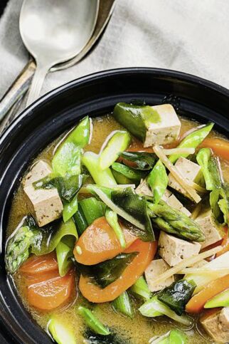 Misosuppe mit Gemüse und Nori Misosuppe mit Gemüse und Nori