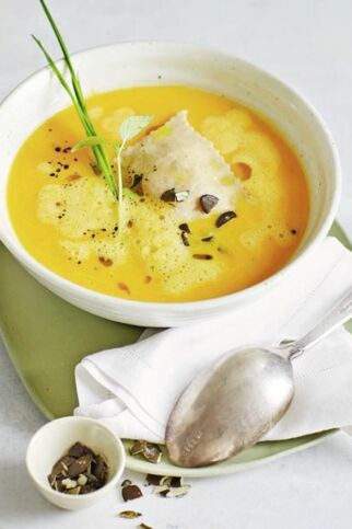 Kürbisschaumsuppe mit Ziegenkäse-Ravioli Kürbisschaumsuppe mit Ziegenkäse-Ravioli