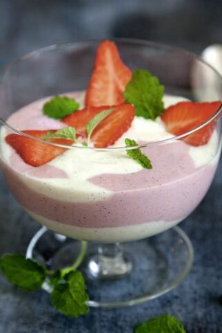 Hirsecreme mit Vanille und Erdbeeren