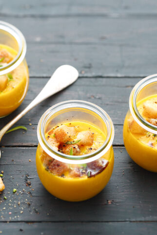 Kürbis-Apfel-Suppe mit Ingwer Kürbis-Apfel-Suppe mit Ingwer