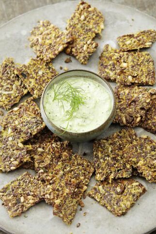 Sonnenblumenkern-Cracker mit Dip Sonnenblumenkern-Cracker mit Dip