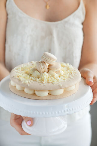 Macaron-Torte mit weißer Schokomousse Macaron-Torte mit weißer Schokomousse
