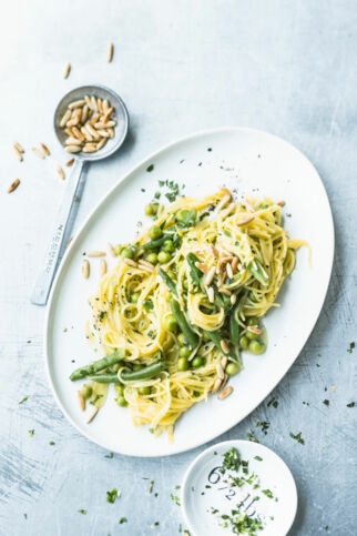 Spaghetti mit Erbsen und Minz-Gremolata Spaghetti mit Erbsen und Minz-Gremolata