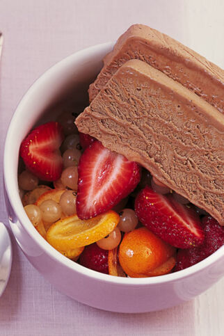 Schokoparfait mit Beerensalat Schokoparfait mit Beerensalat