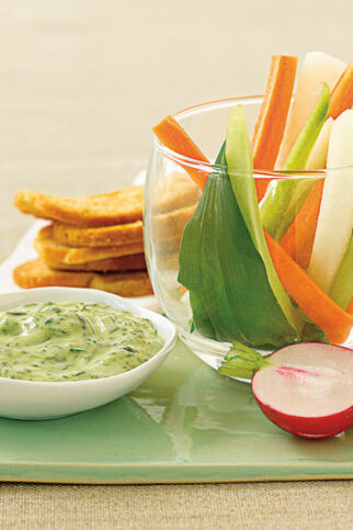 Bärlauch-Joghurt-Aioli mit Gemüsesticks Bärlauch-Joghurt-Aioli mit Gemüsesticks