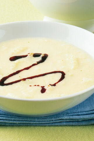 Selleriecremesuppe mit Kürbiskernöl Selleriecremesuppe mit Kürbiskernöl