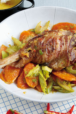 Gänsekeulen mit Ananas und Sellerie Gänsekeulen mit Ananas und Sellerie