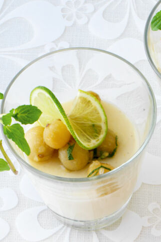 Leichte Panna cotta mit Stachelbeerkompott Leichte Panna cotta mit Stachelbeerkompott