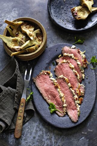 80-Grad-Roastbeef mit Feta-Mandel-Kruste und Artischocken 80-Grad-Roastbeef mit Feta-Mandel-Kruste und Artischocken