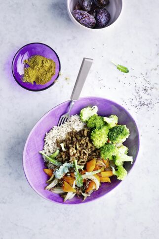 Curry-Hack-Bowl mit Möhren-Relish Curry-Hack-Bowl mit Möhren-Relish