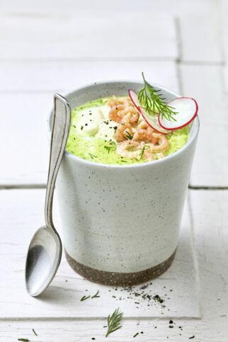 Gurken-Radieschen-Suppe mit Krabben Gurken-Radieschen-Suppe mit Krabben