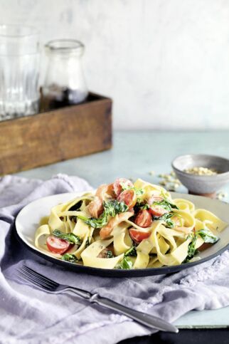 Blitz-Nudeln mit Lachs und Spinat Blitz-Nudeln mit Lachs und Spinat