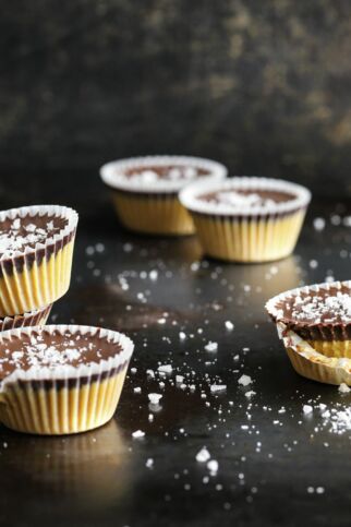 Peanutbutter-Cups mit Salzflocken Peanutbutter-Cups mit Salzflocken