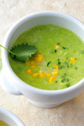 Erbsensuppe mit Zitronenmelisse Erbsensuppe mit Zitronenmelisse