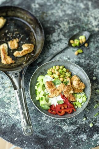 Orient-Bowl mit Sesam-Hähnchen Orient-Bowl mit Sesam-Hähnchen