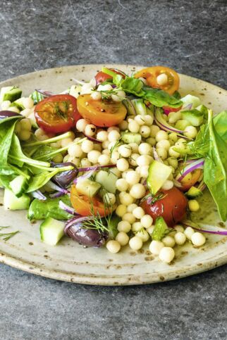 Perlcouscous-Oliven-Salat