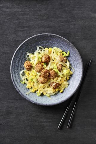 Sesam-Hackbällchen mit Gemüse Sesam-Hackbällchen mit Gemüse