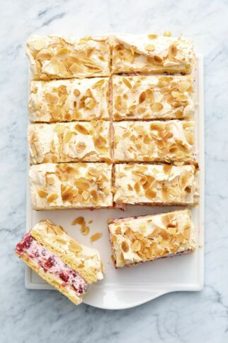 Knusperbaiser-Kuchen mit Himbeeren Knusperbaiser-Kuchen mit Himbeeren