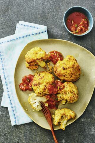 Blumenkohl-Shawarma-Bites mit Tomaten-Paprika-Dip Blumenkohl-Shawarma-Bites mit Tomaten-Paprika-Dip