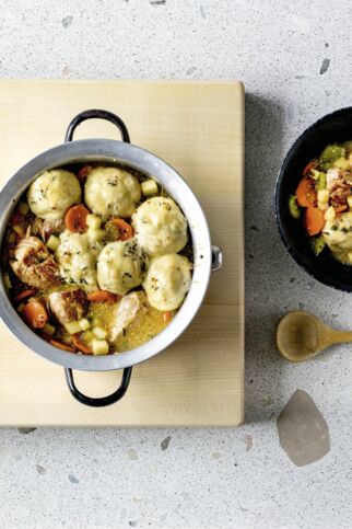 Stew mit Apfel und Klößen Stew mit Apfel und Klößen