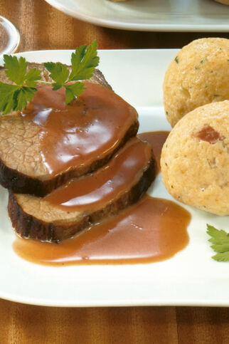 Sauerbraten mit Semmelknödeln